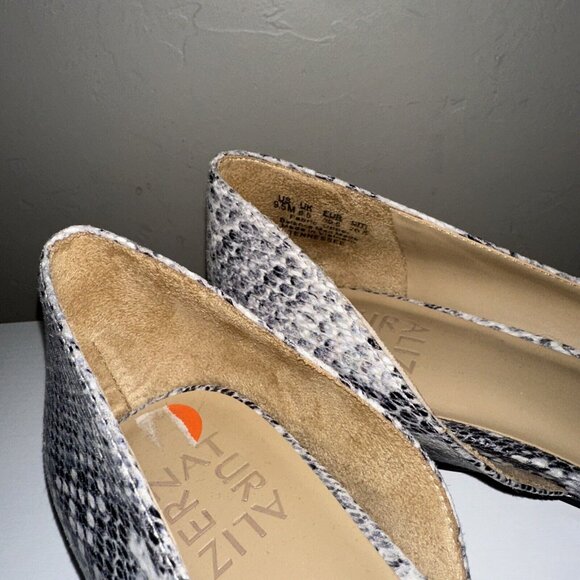 Naturalizer Tennessee Snakeskin Gray Print Pointed Dress Flats New Size 9.5 - Picture 2 of 9